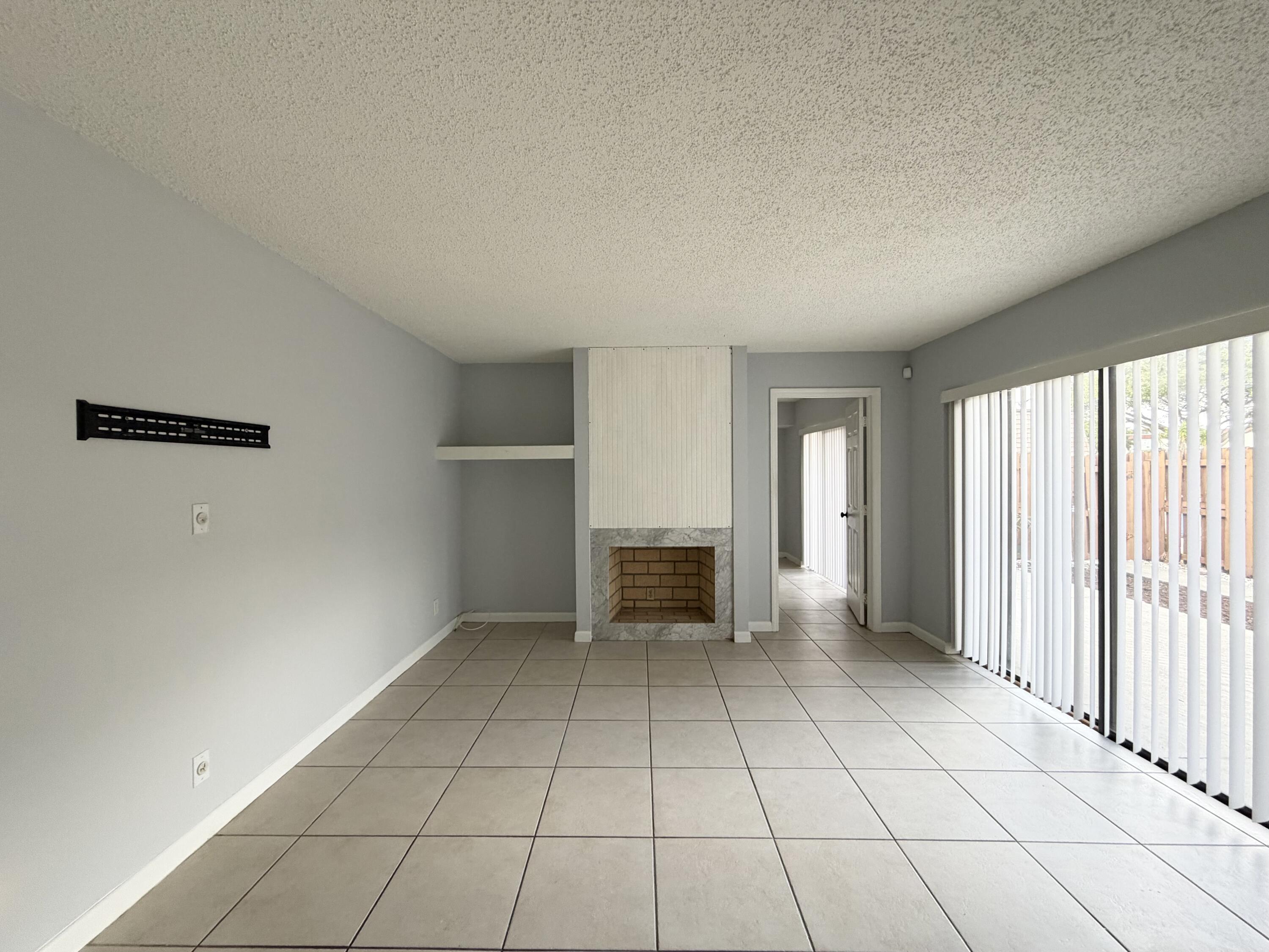 731 Springdale Circle Palm Springs, FL 33461 - Photo 12 of 33 IMG_7303