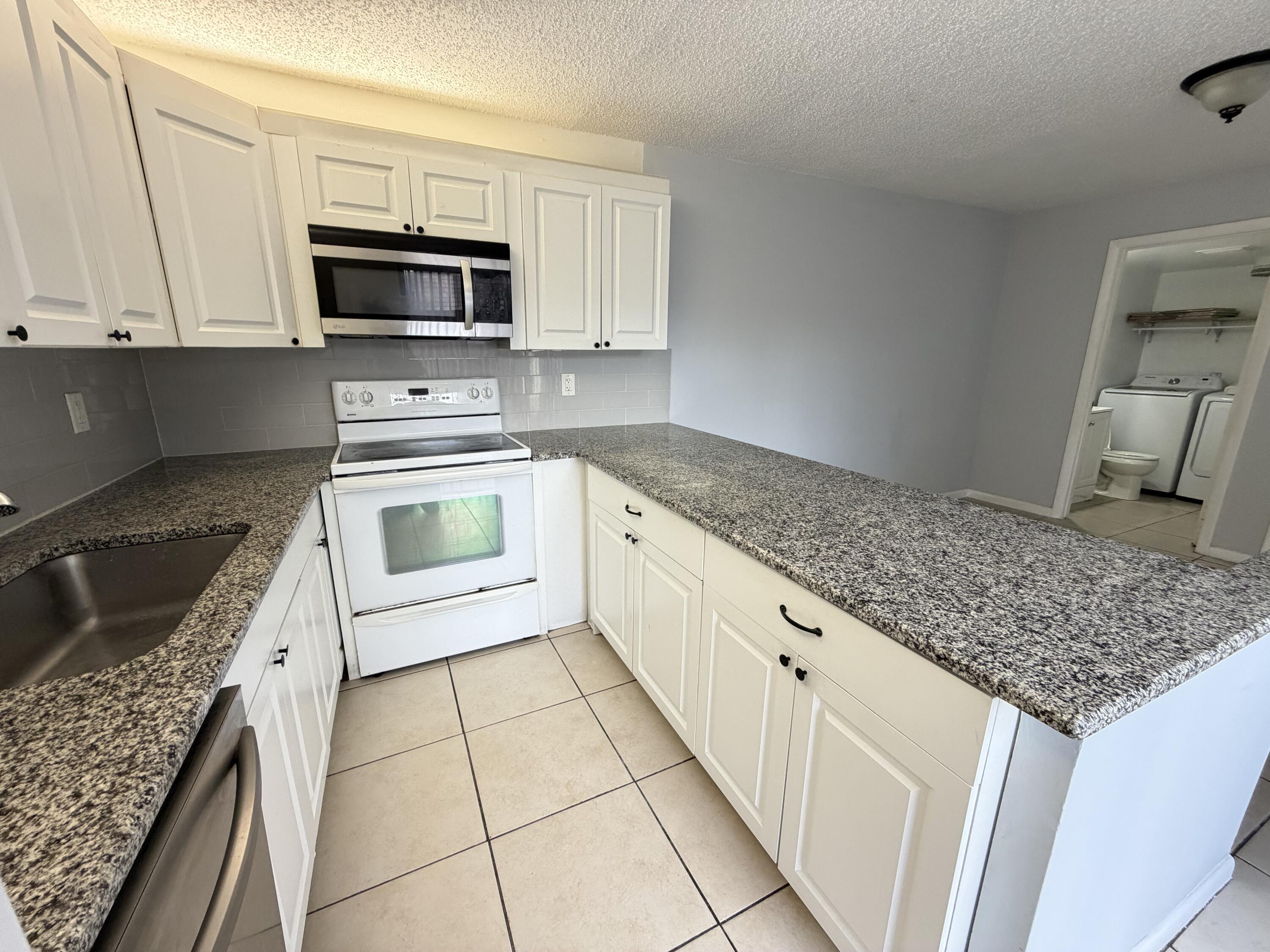 731 Springdale Circle Palm Springs, FL 33461 - Photo 16 of 33 IMG_7315