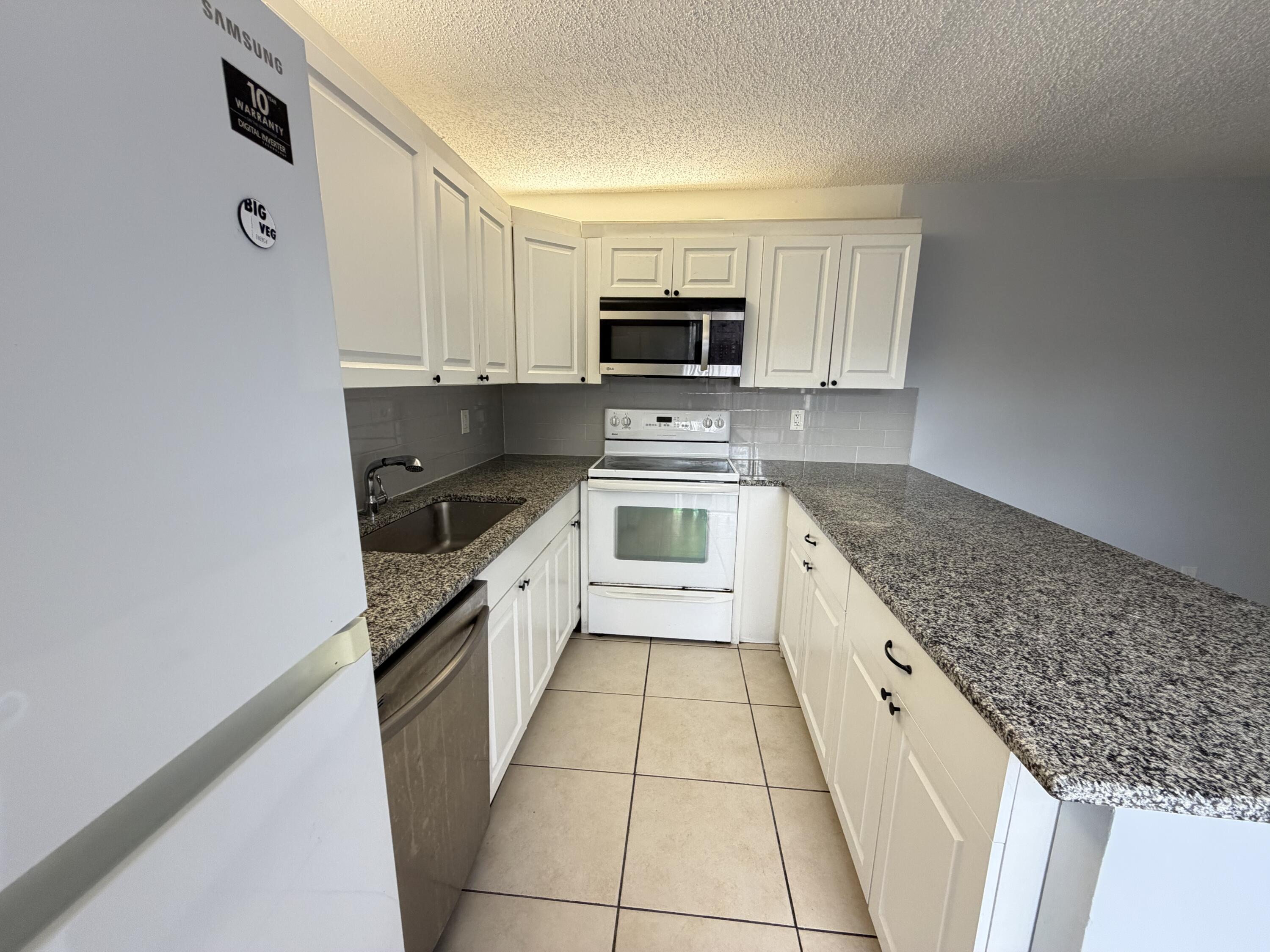 731 Springdale Circle Palm Springs, FL 33461 - Photo 17 of 33 IMG_7314