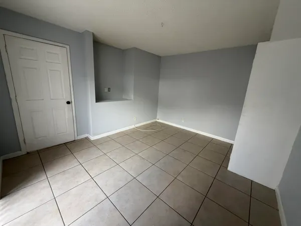 a view of an empty room and room