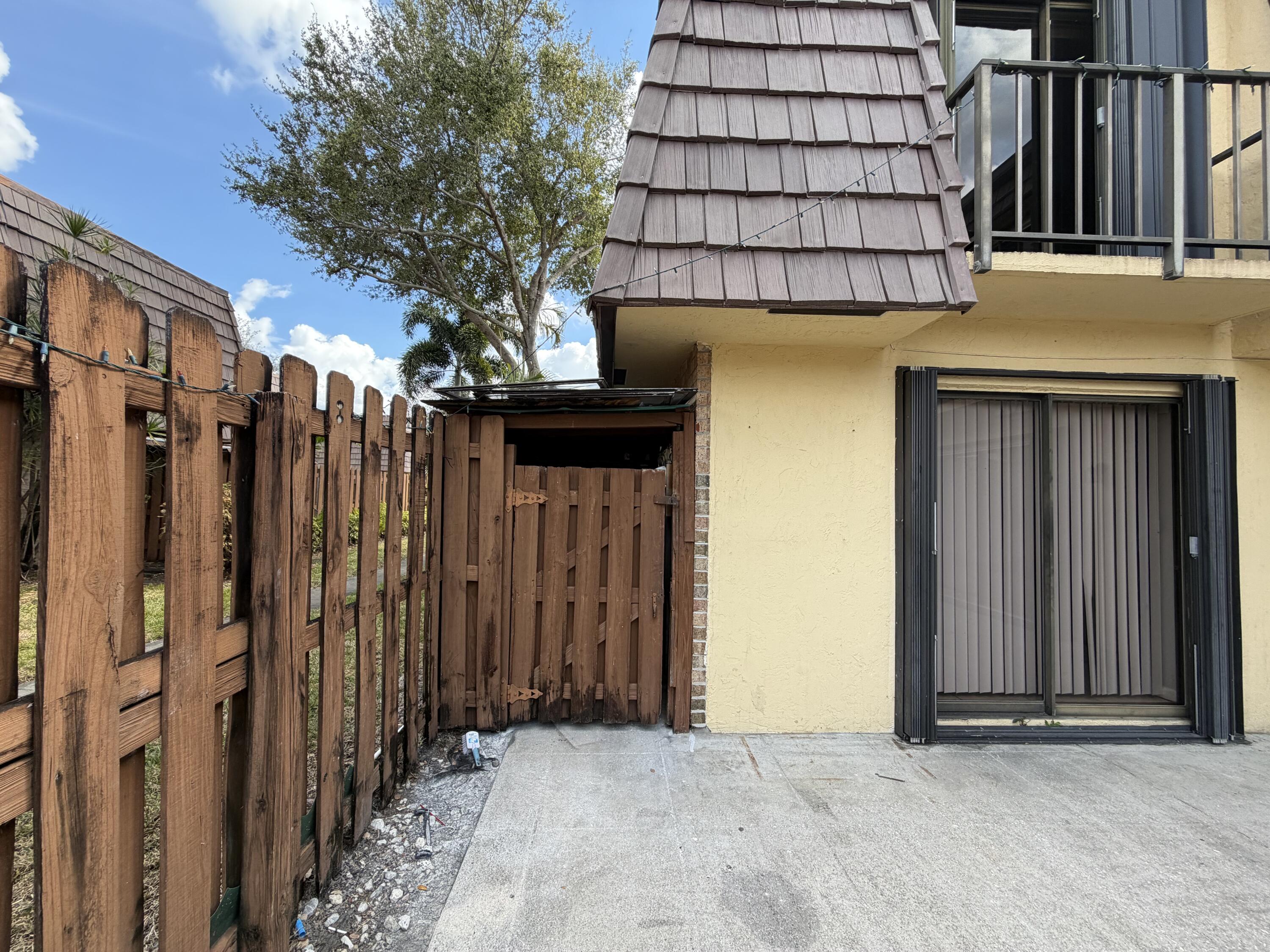 731 Springdale Circle Palm Springs, FL 33461 - Photo 4 of 33 IMG_7346