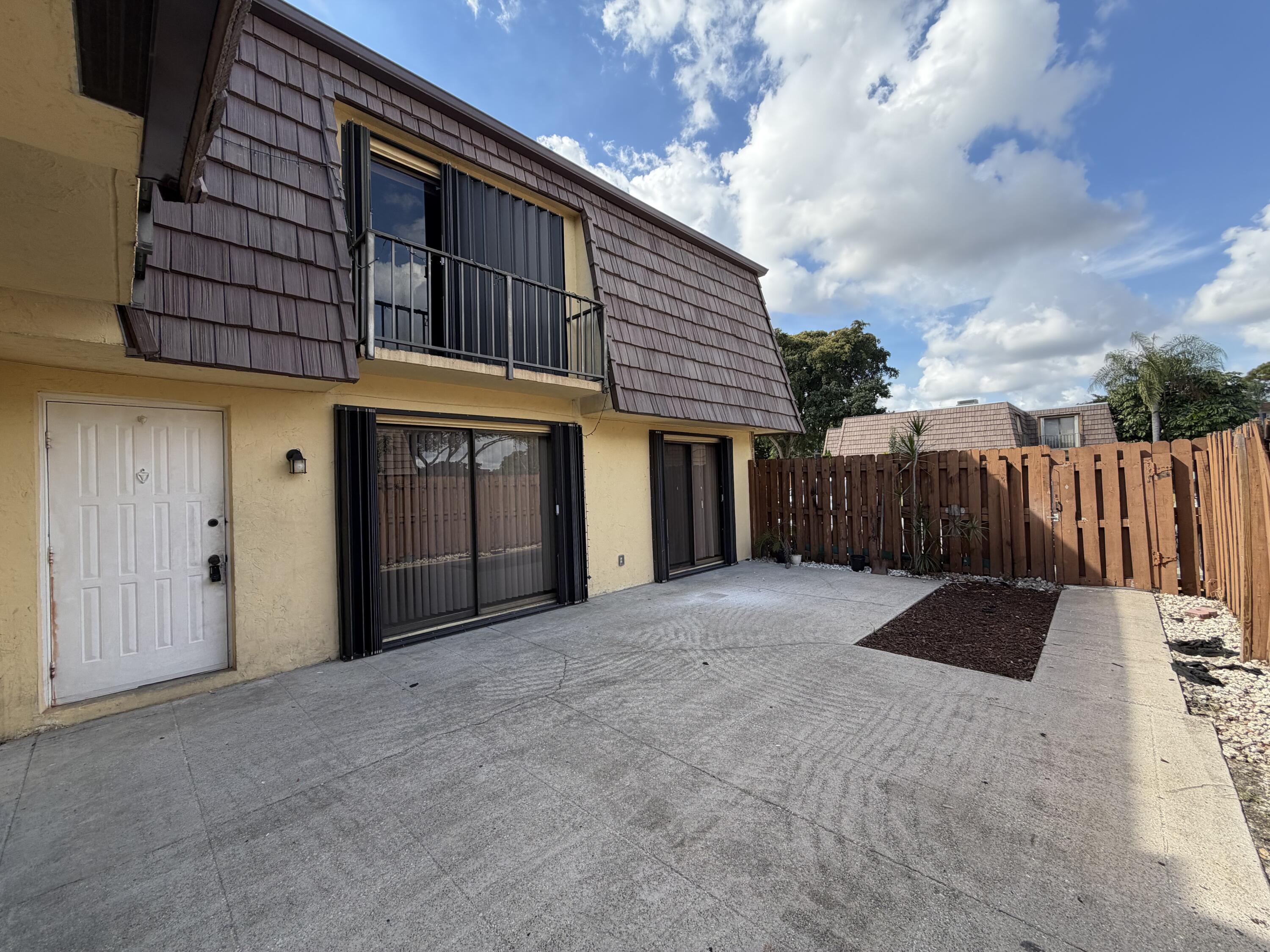 731 Springdale Circle Palm Springs, FL 33461 - Photo 5 of 33 IMG_7298