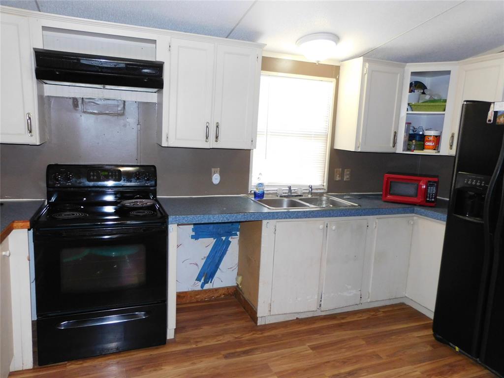 233 HCR 3315 Hubbard, TX 76648 - Photo 27 of 31 a kitchen with granite countertop a stove and a refrigerator