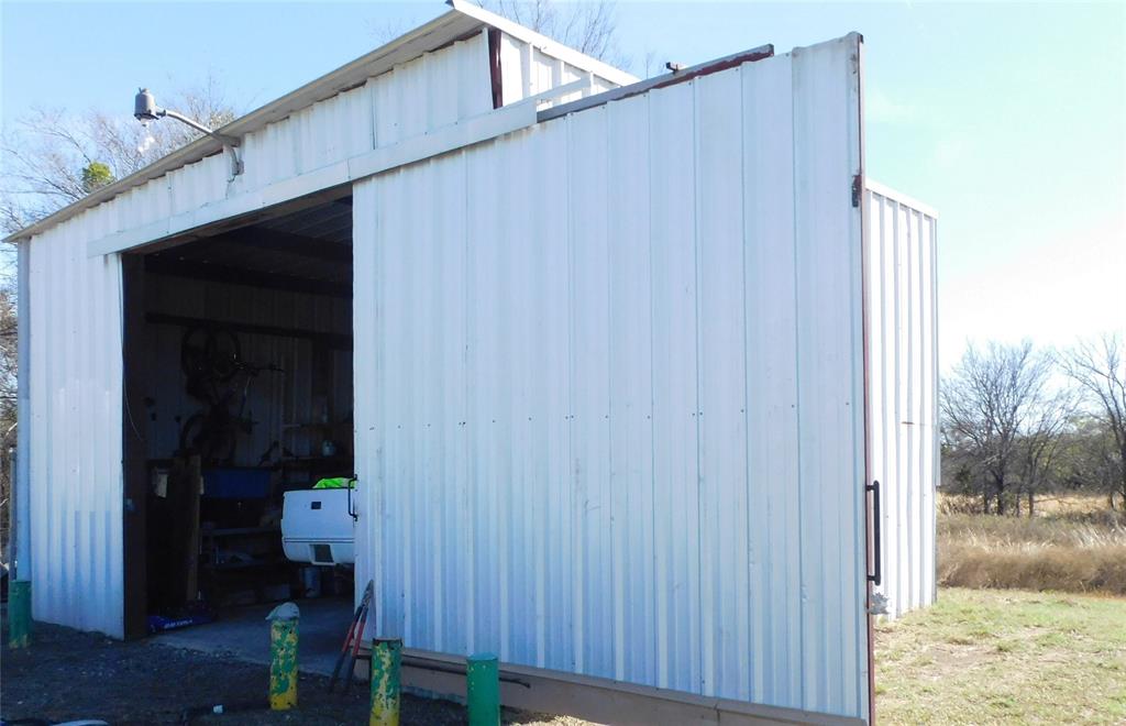 233 HCR 3315 Hubbard, TX 76648 - Photo 8 of 31 a view of balcony