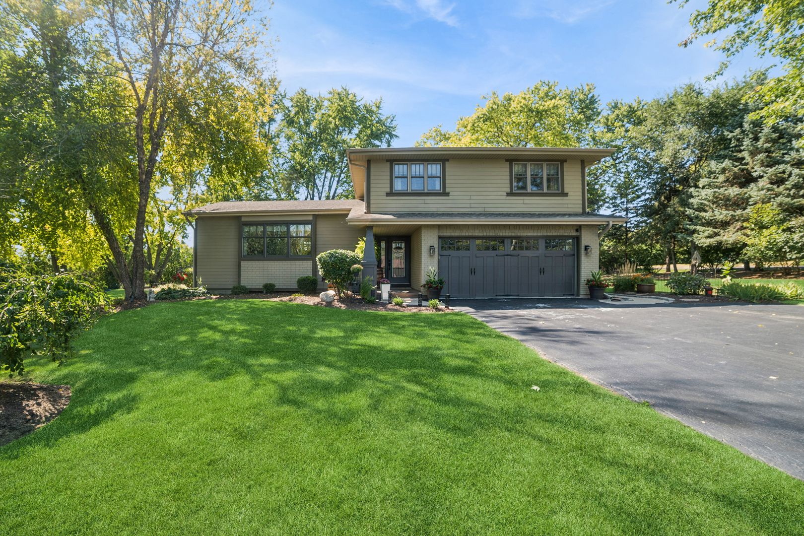 9N930 Koshare Circle Elgin, IL 60124 - Photo 1 of 52