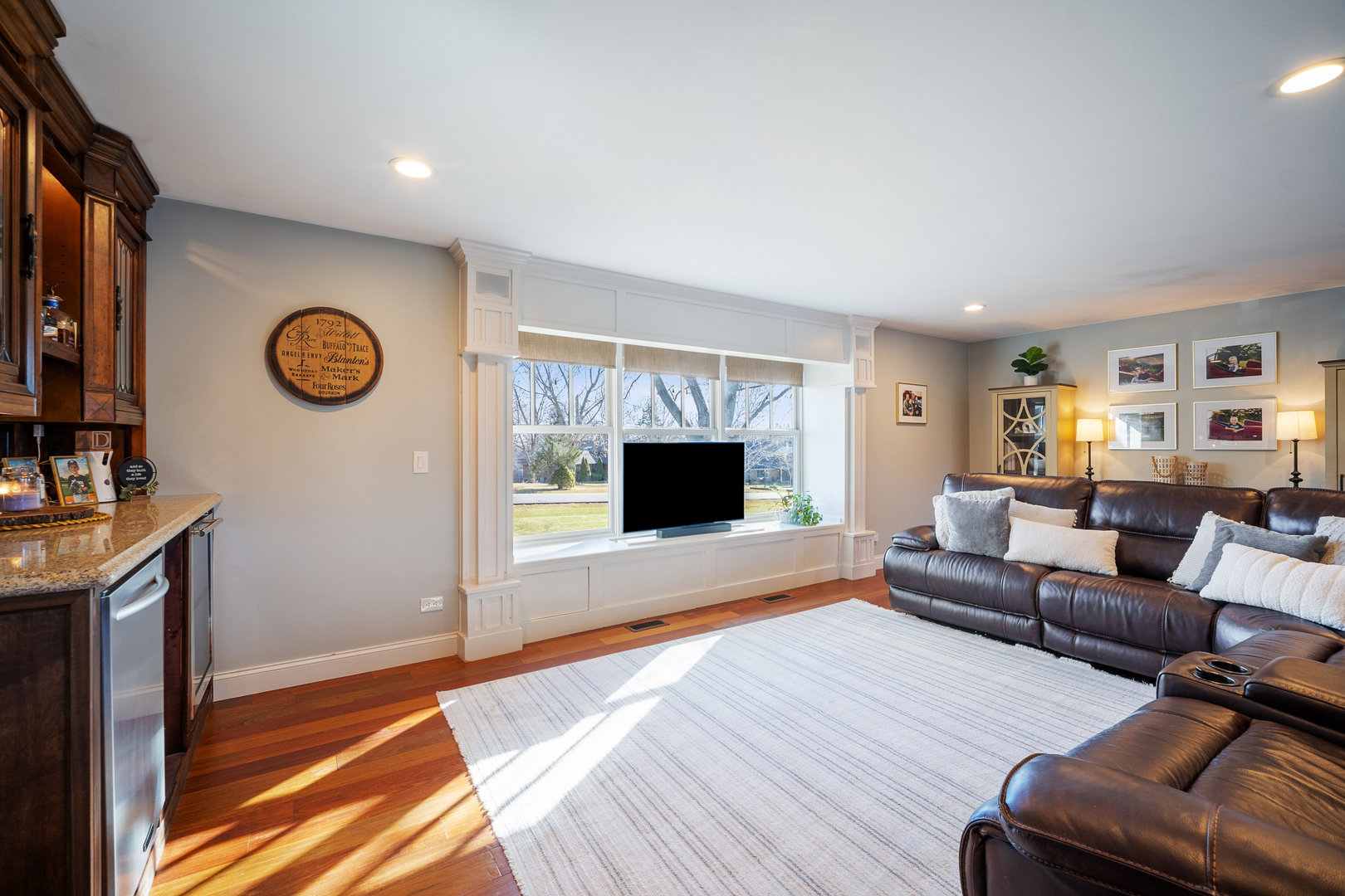 9N930 Koshare Circle Elgin, IL 60124 - Photo 5 of 52