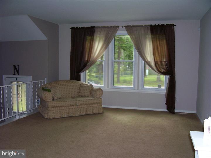 6 Malaga Road Williamstown, NJ 08094 - Photo 4 of 9 Living Room
