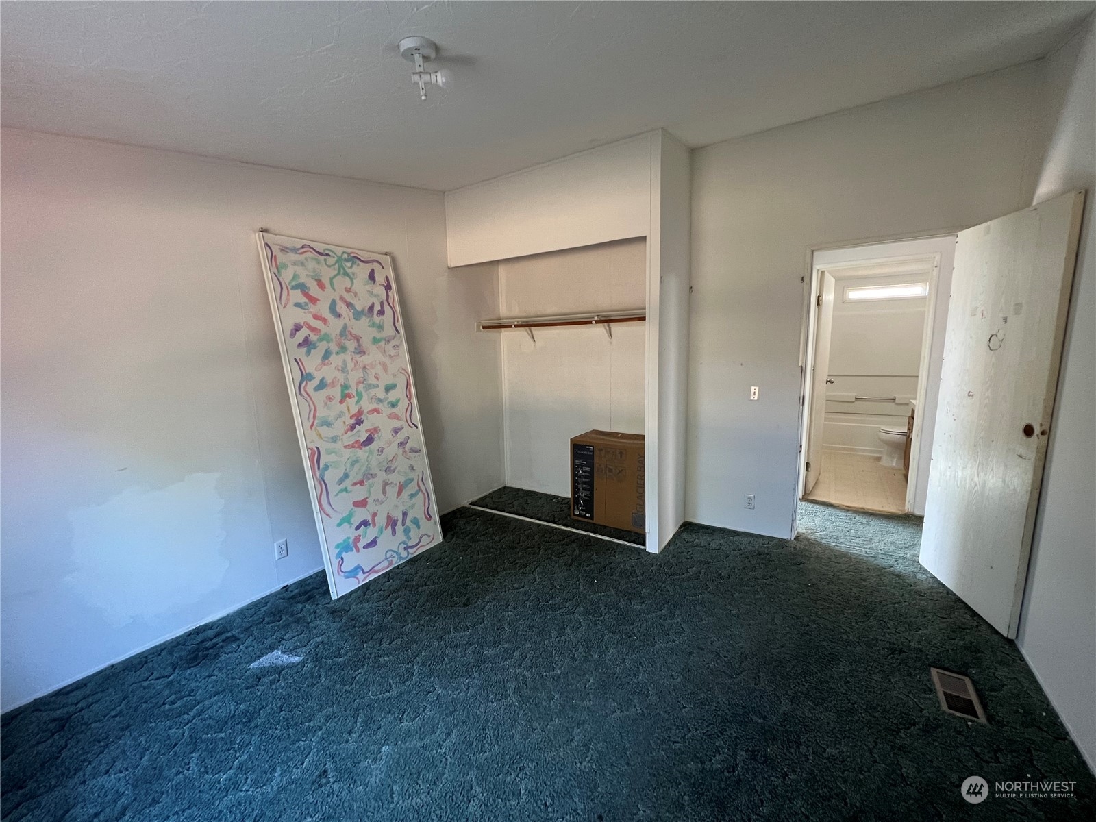 226 Limmer Road Winlock, WA 98596 - Photo 12 of 32 an empty room with windows
