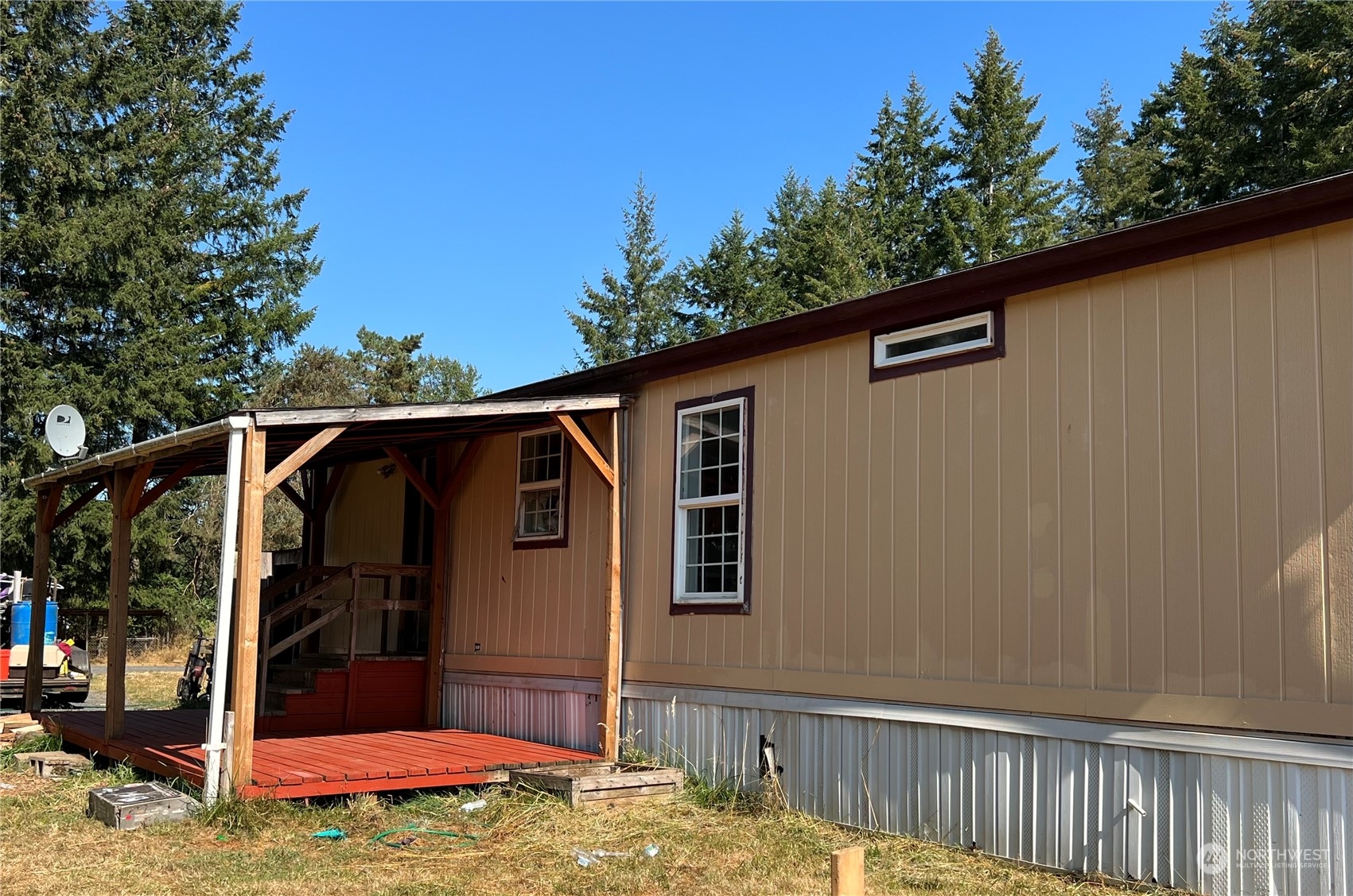 226 Limmer Road Winlock, WA 98596 - Photo 28 of 32 a front view of a house with garden