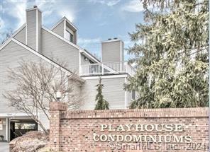 a view of entryway front of house