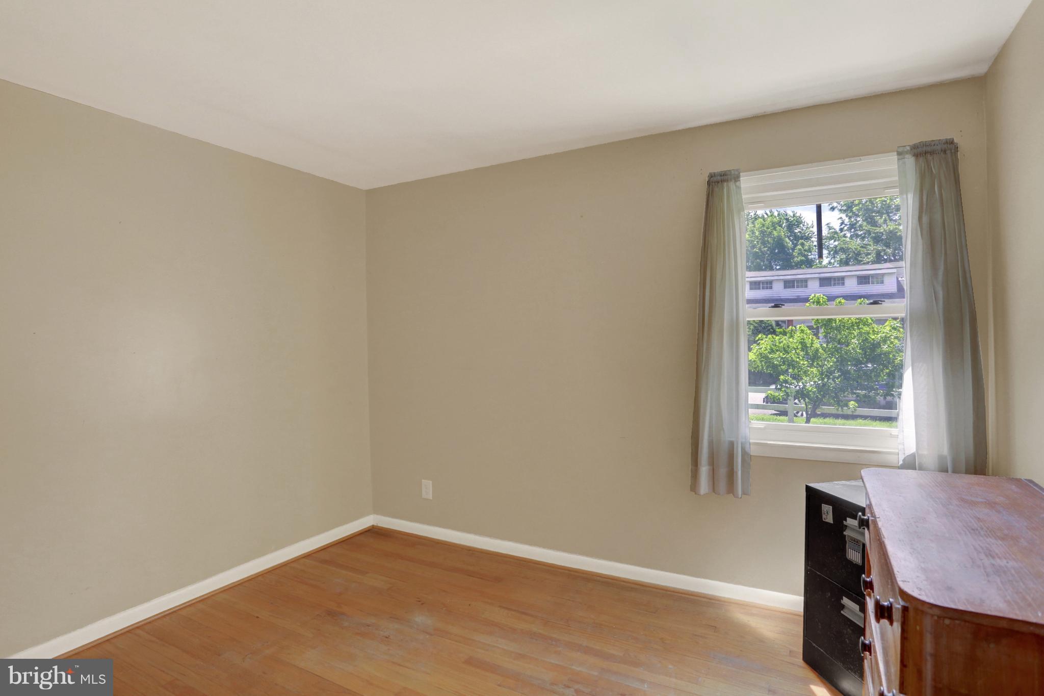 178 Park Road Pasadena, MD 21122 - Photo 14 of 23 Bedroom 3 on main level