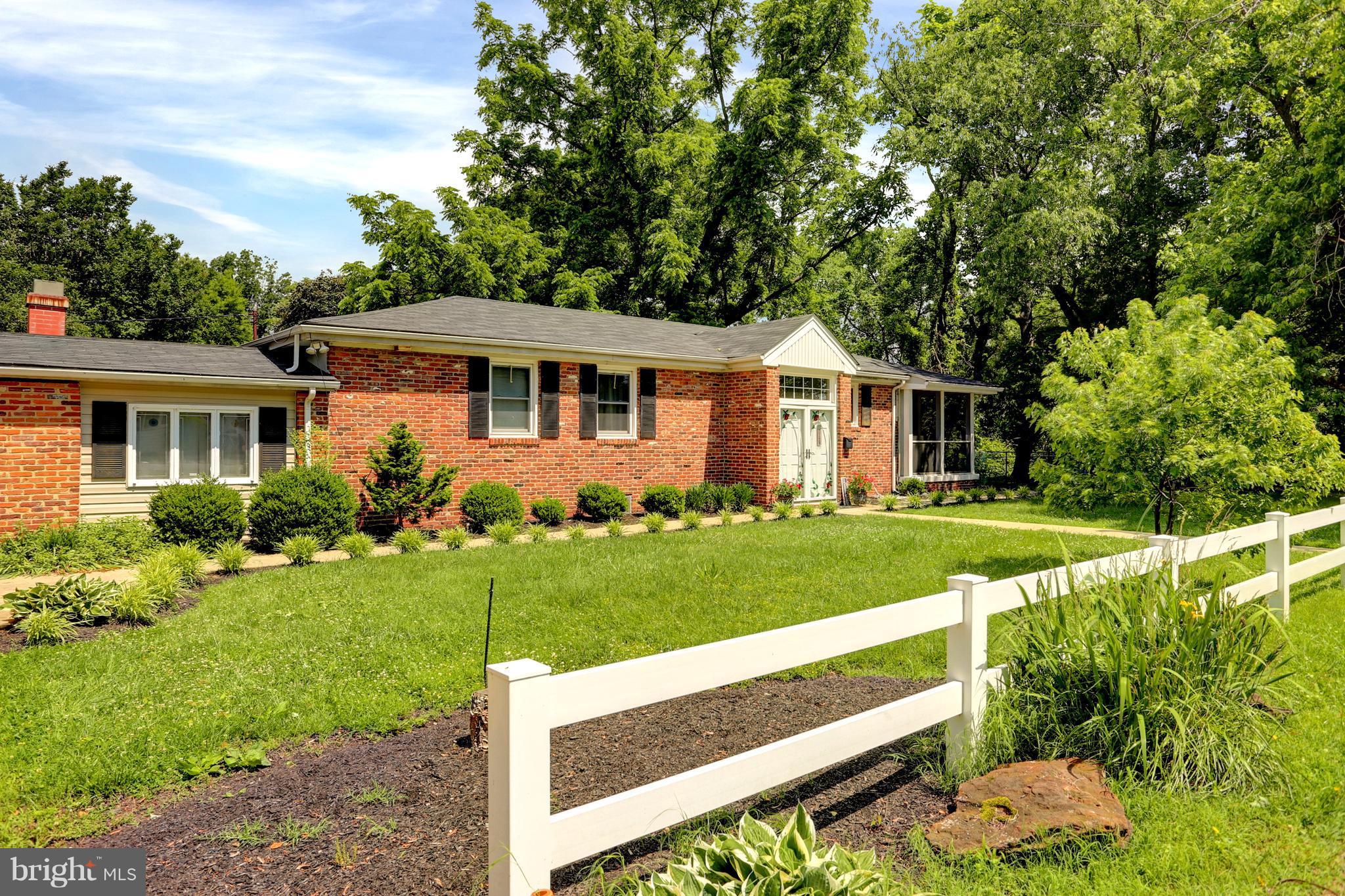 178 Park Road Pasadena, MD 21122 - Photo 6 of 23 Front and Rear Fenced