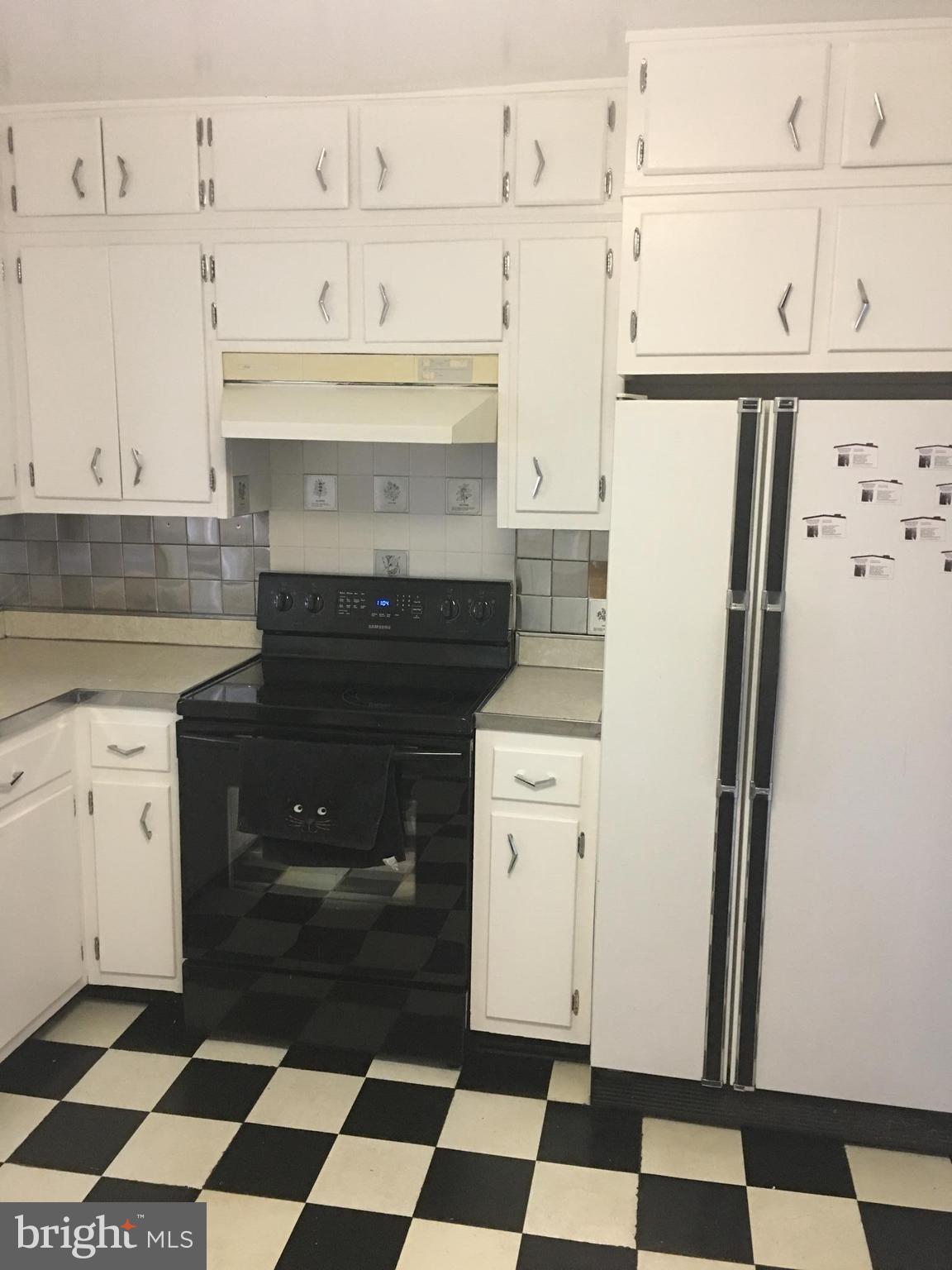 178 Park Road Pasadena, MD 21122 - Photo 10 of 23 Kitchen