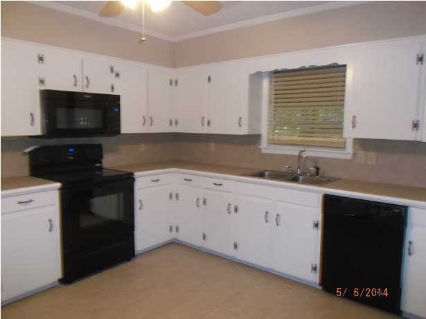 127 Wynndale Lake Road Terry, MS 39170 - Photo 4 of 15 Kitchen