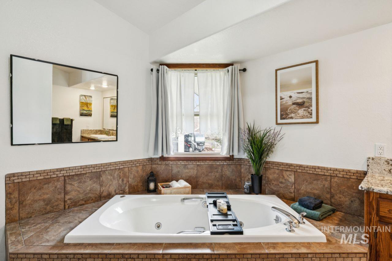 710 Keogh Lane Caldwell, ID 83607 - Photo 25 of 50 Full bath with vanity and a tub with jets
