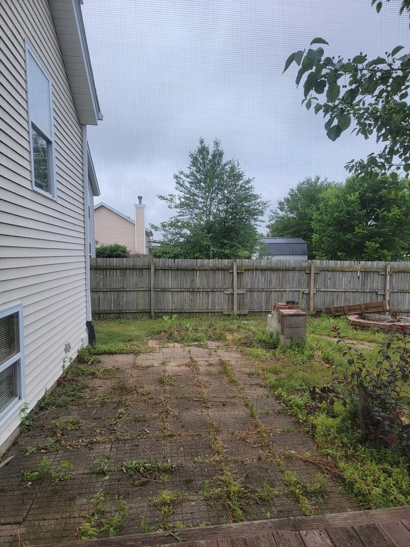 614 Bayfield Road Rockton, IL 61072 - Photo 37 of 42 a view of backyard with green space