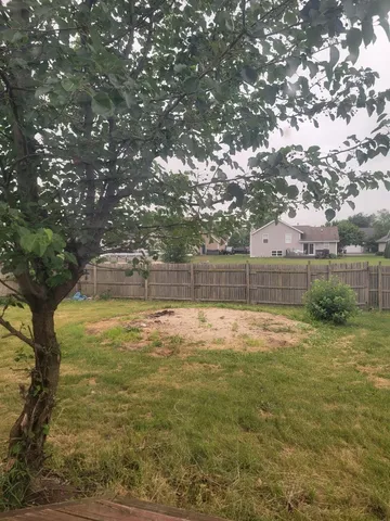 a view of a yard with a house