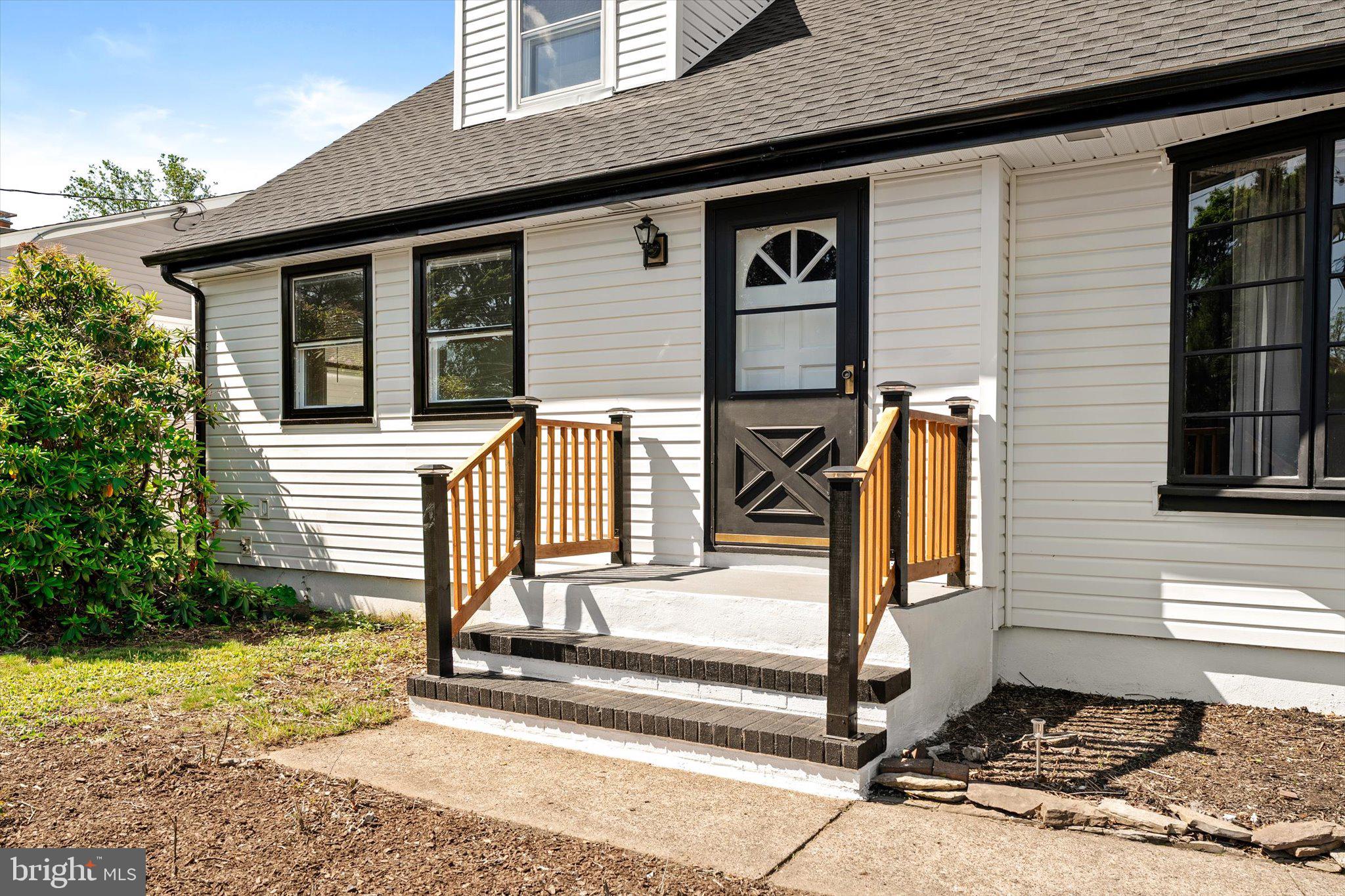 3639 State Extension Trenton, NJ 08619 - Photo 2 of 33 Charming entrance with inviting steps.