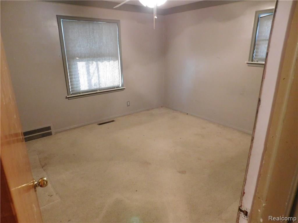 25156 Hayes Road Roseville, MI 48066 - Photo 13 of 30 DSCN0637.JPG