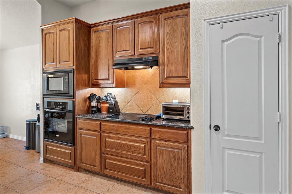 9719 Ravenswood Road Granbury, TX 76049 - Photo 18 of 40 Gallery Image 18