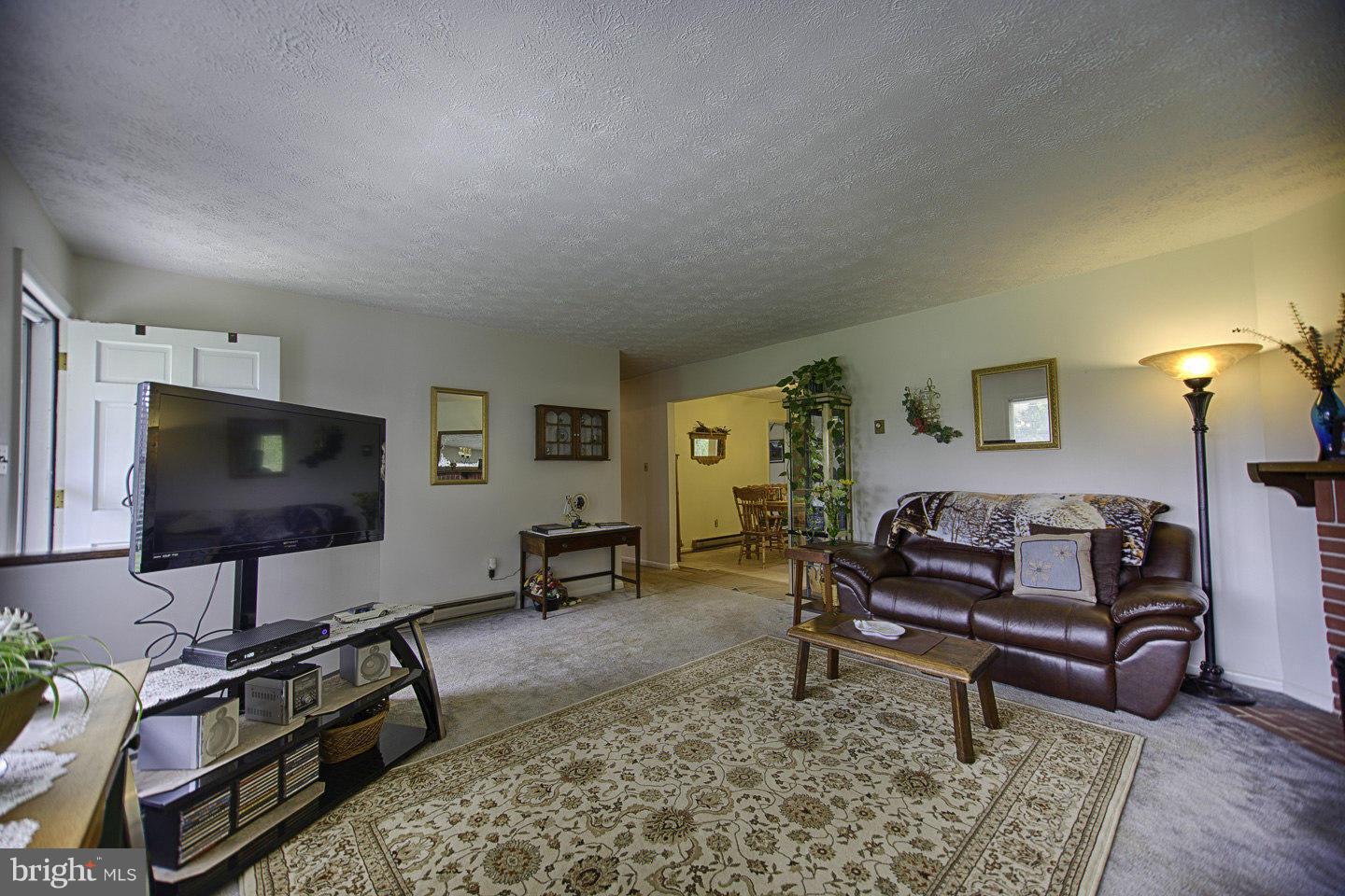 5810 Howellsville Road Front Royal, VA 22630 - Photo 4 of 30 Family Room