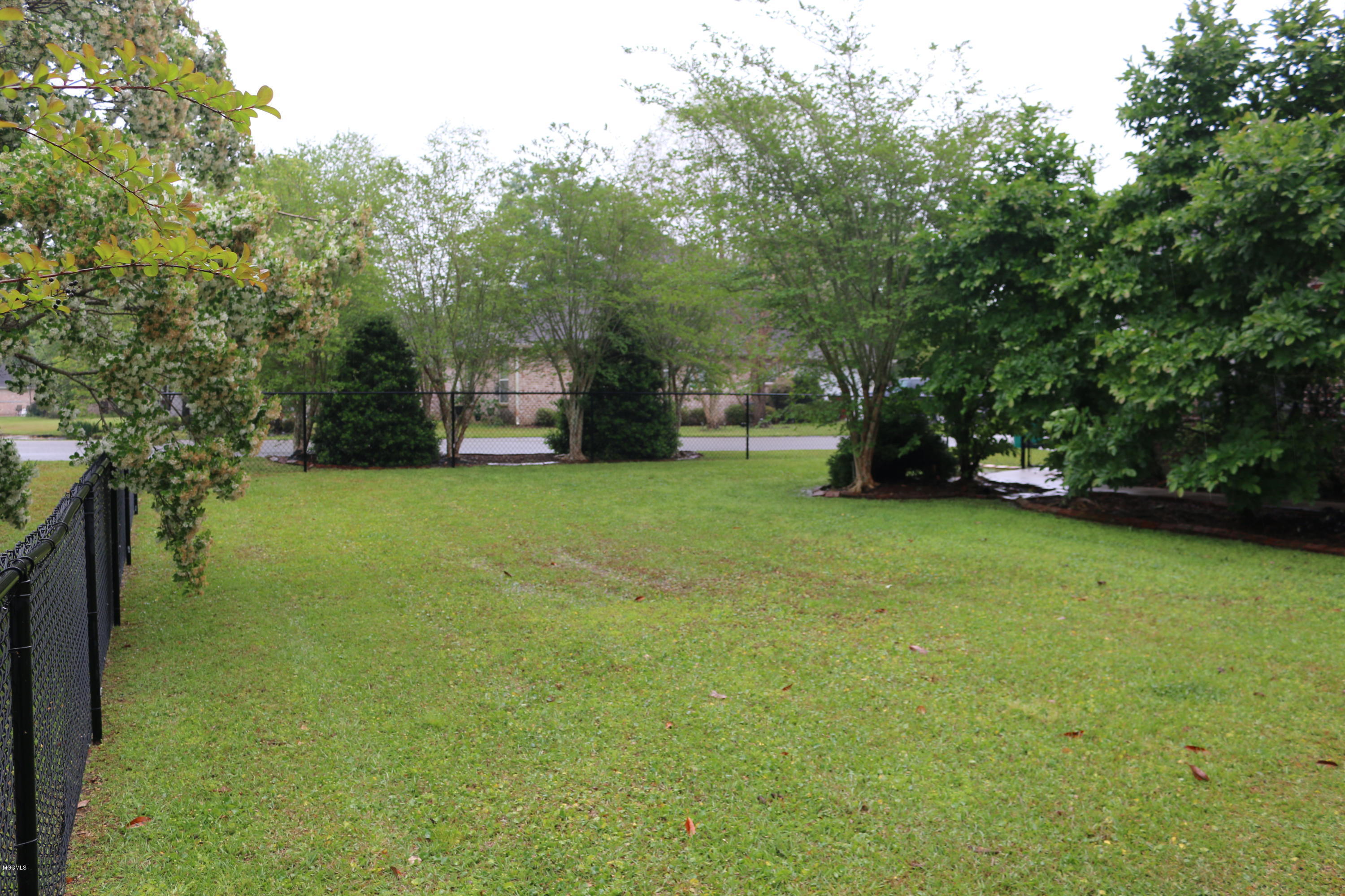 6021 The Wds Road Picayune, MS 39466 - Photo 5 of 31 IMG_7865
