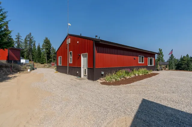 $499,900 | 33825 North Dunn Road, Chattaroy, WA 99003