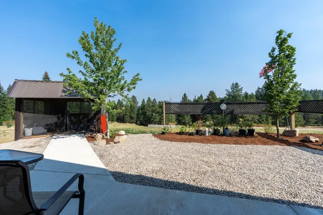$499,900 | 33825 North Dunn Road, Chattaroy, WA 99003