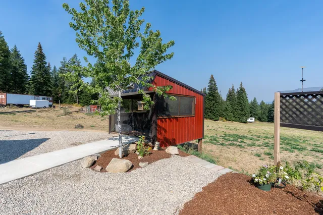 $499,900 | 33825 North Dunn Road, Chattaroy, WA 99003