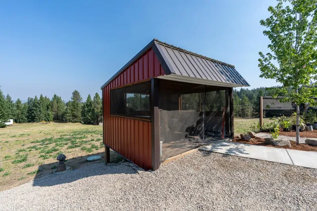 $499,900 | 33825 North Dunn Road, Chattaroy, WA 99003