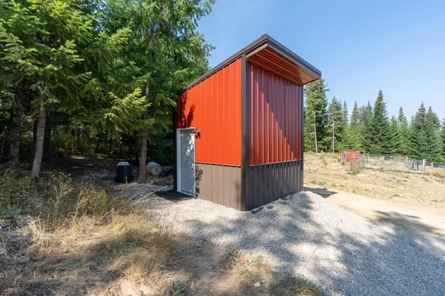 $499,900 | 33825 North Dunn Road, Chattaroy, WA 99003