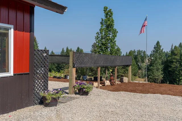 $499,900 | 33825 North Dunn Road, Chattaroy, WA 99003