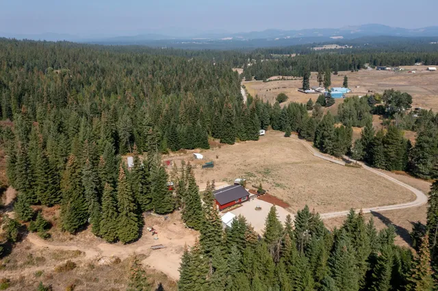 $499,900 | 33825 North Dunn Road, Chattaroy, WA 99003