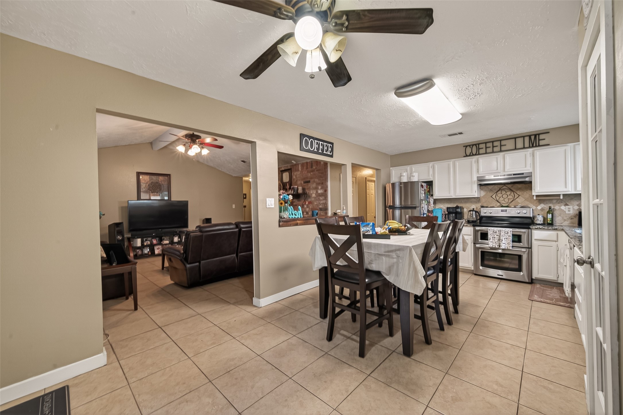 1915 Delphi Lane Houston, TX 77067 - Photo 11 of 31