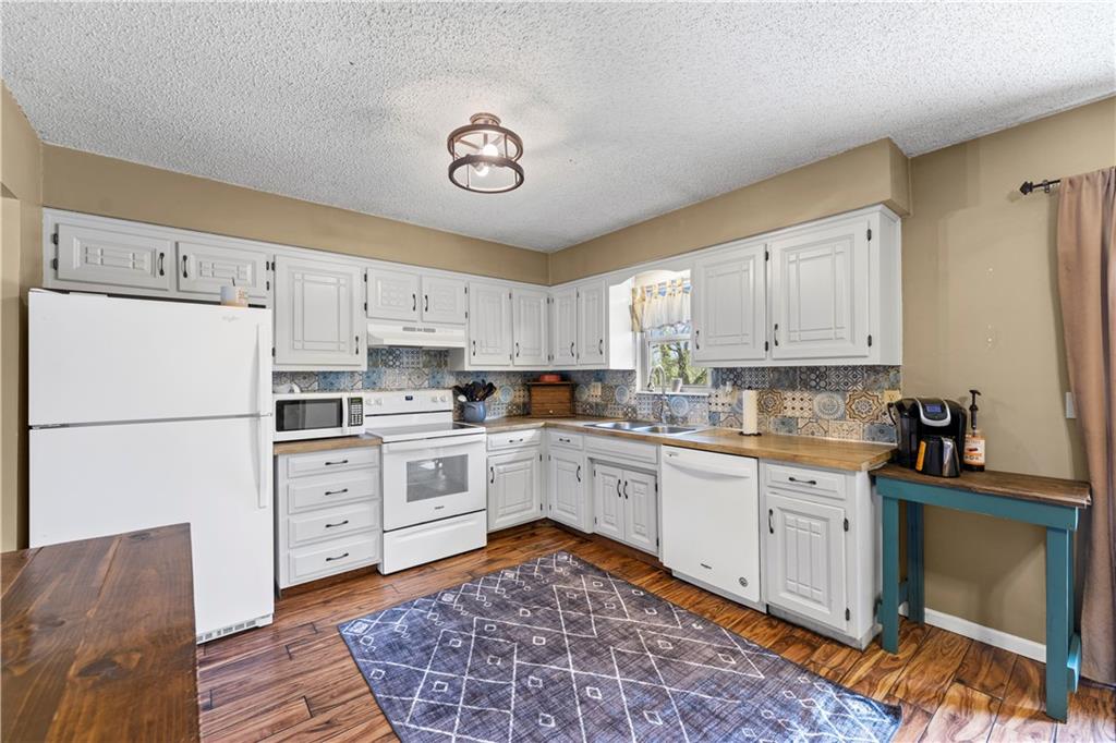 507 West Cambridge Road Belton, MO 64012 - Photo 13 of 31