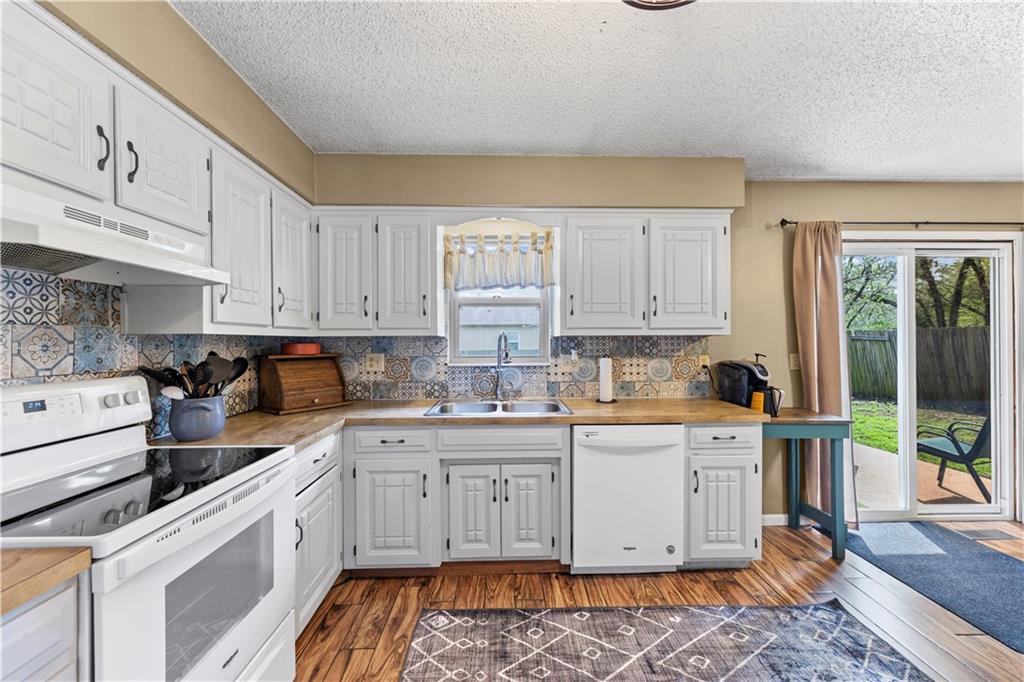 507 West Cambridge Road Belton, MO 64012 - Photo 15 of 31