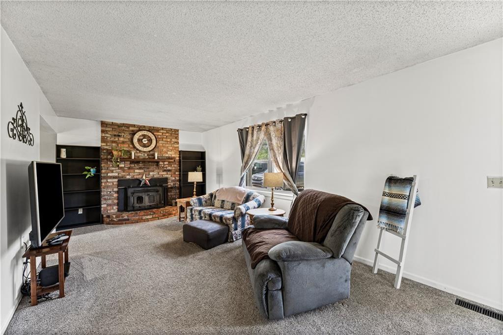 507 West Cambridge Road Belton, MO 64012 - Photo 4 of 31