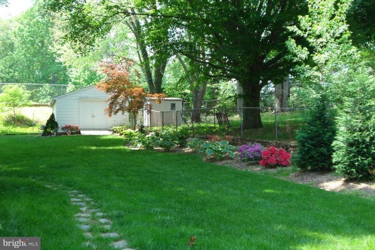 6251 Park Road McLean, VA 22101 - Photo 6 of 20 Rear Yard