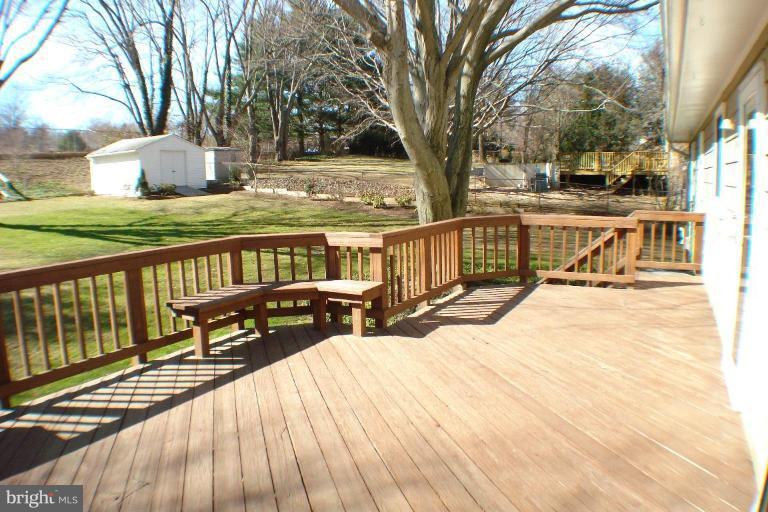 6251 Park Road McLean, VA 22101 - Photo 9 of 20 Deck