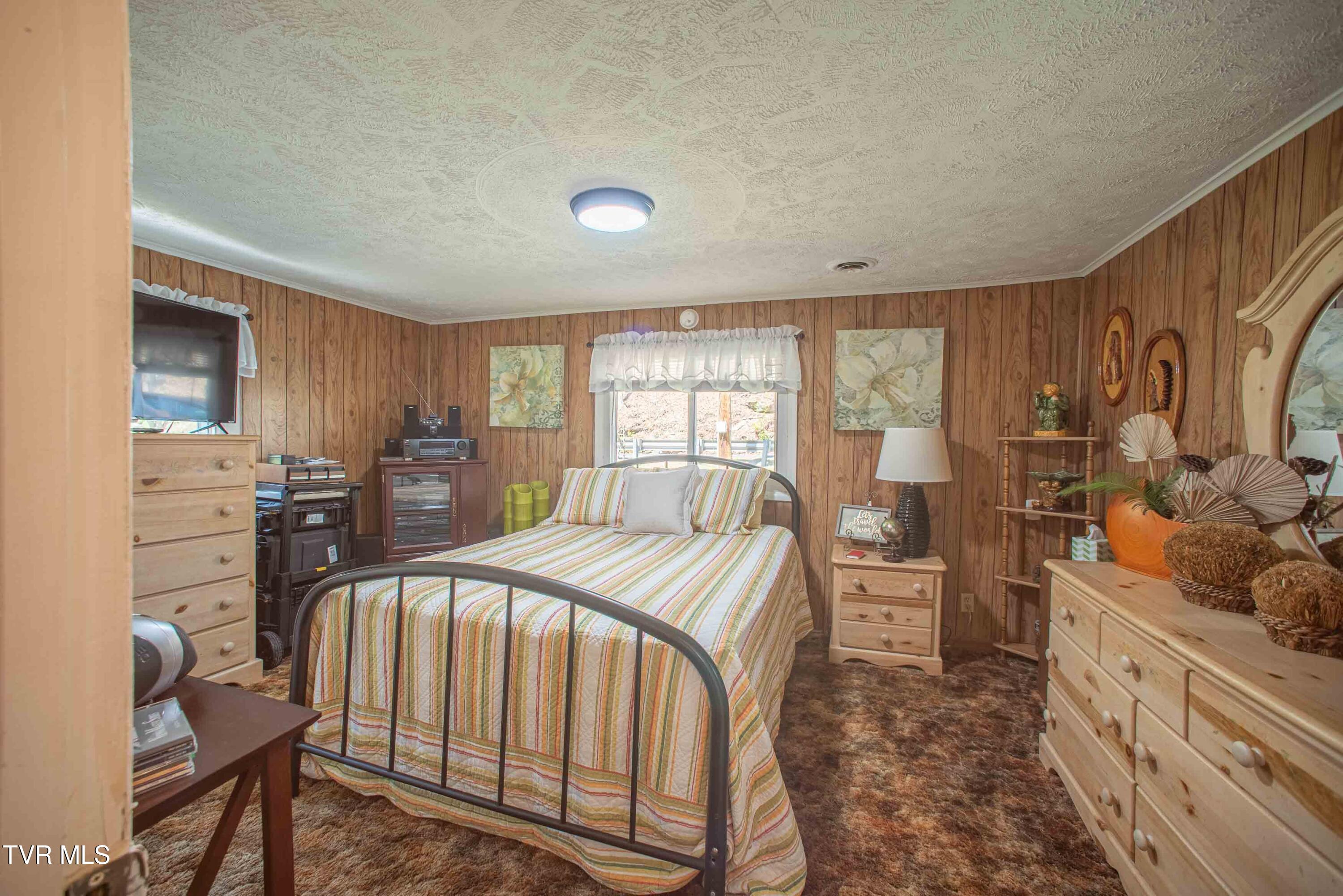 11432 Slate Creek Road Grundy, VA 24614 - Photo 12 of 25 IMG_2491