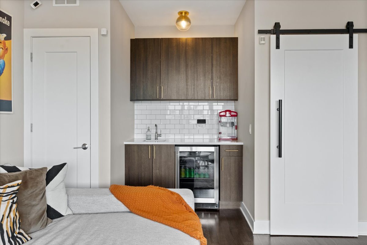 729 West 15th Street Chicago, IL 60607 - Photo 27 of 37
