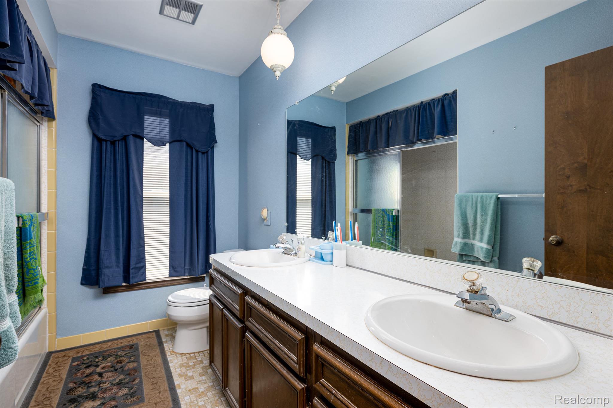 35345 Banbury Road Livonia, MI 48152 - Photo 22 of 33 Primary Bathroom