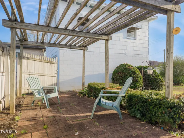 $299,900 | 328 Lincoln Avenue, Newport, TN 37821