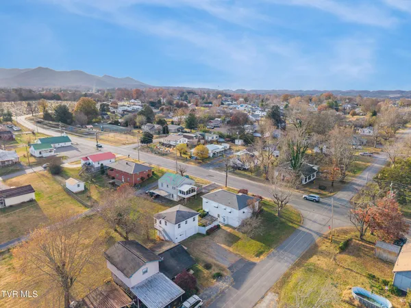 $284,900 | 328 Lincoln Avenue, Newport, TN 37821