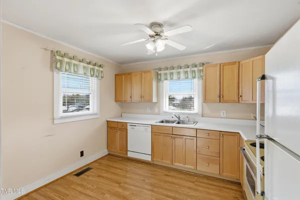 $284,900 | 328 Lincoln Avenue, Newport, TN 37821