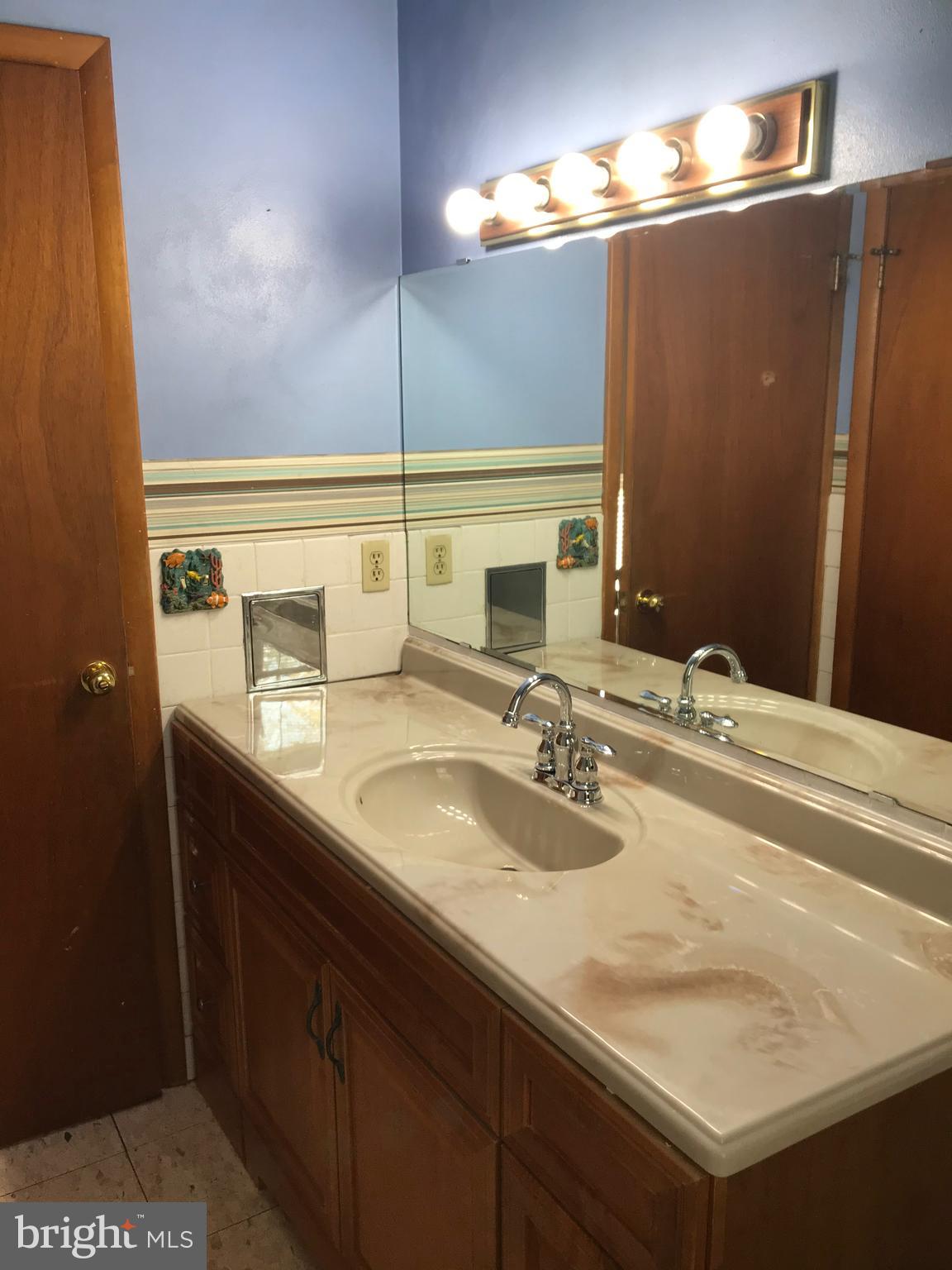 205 Filbert Street Hanover, PA 17331 - Photo 12 of 47 Full Bathroom