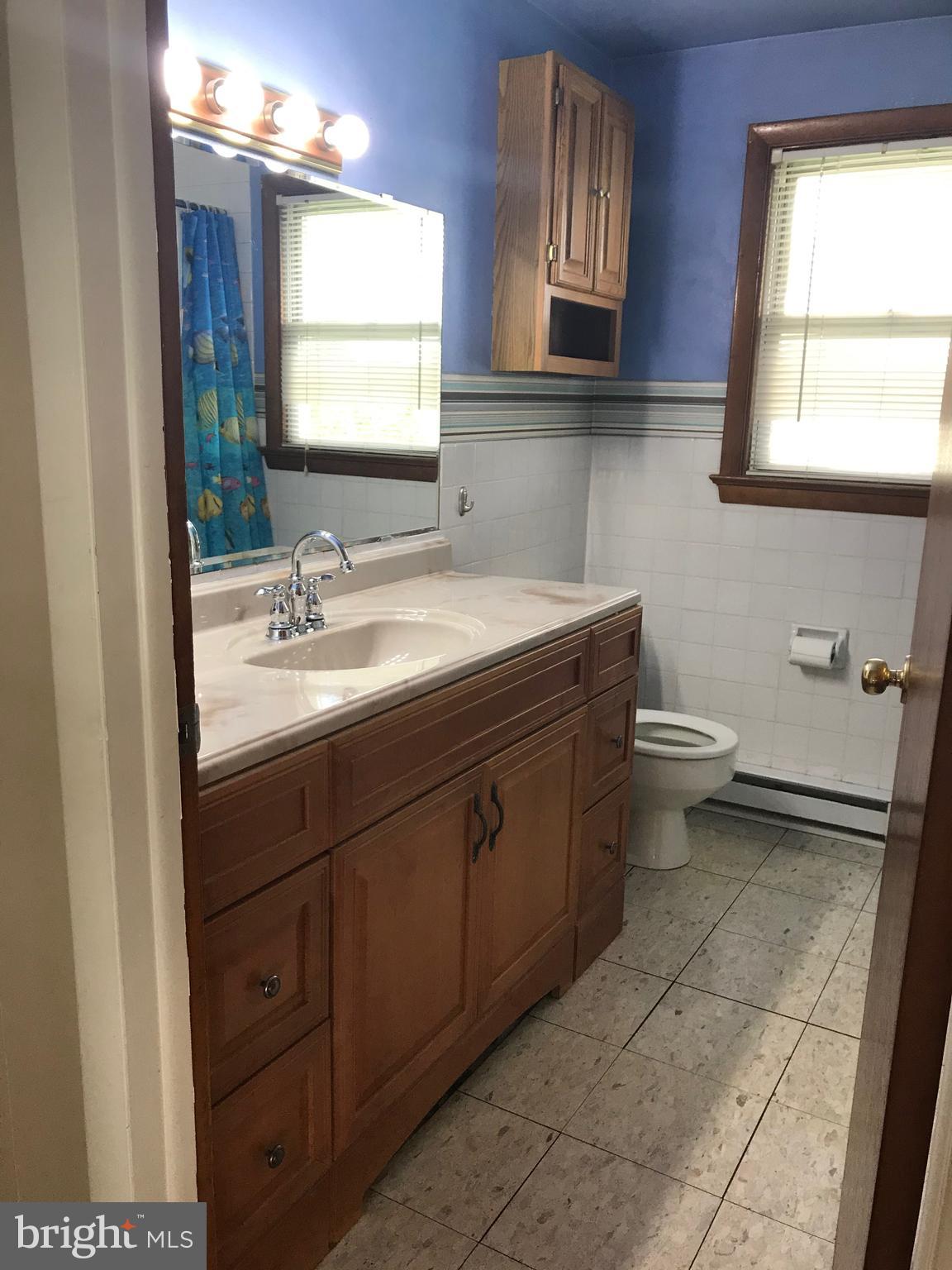 205 Filbert Street Hanover, PA 17331 - Photo 13 of 47 Full Bathroom