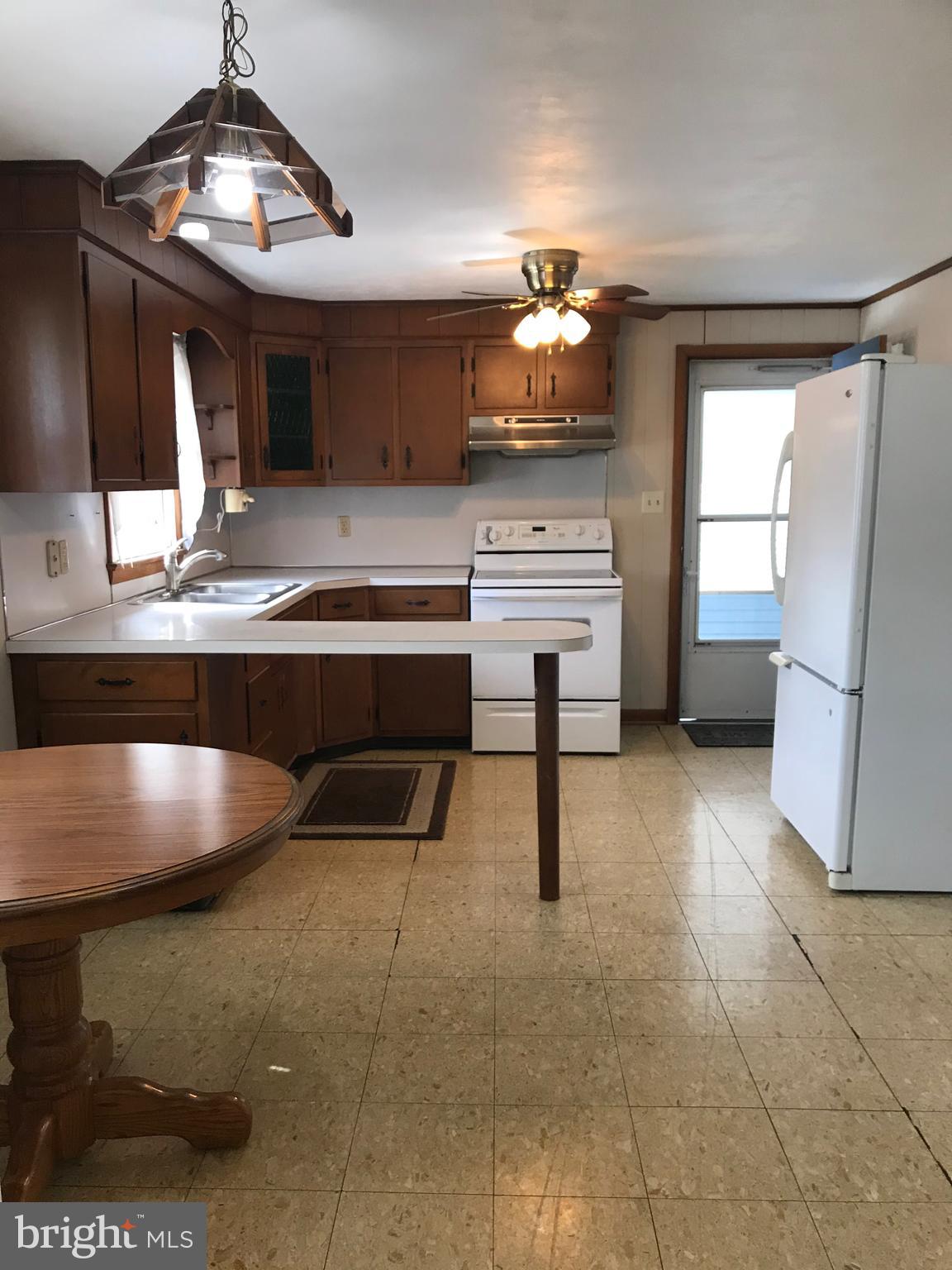 205 Filbert Street Hanover, PA 17331 - Photo 28 of 47 Eat-in Kitchen