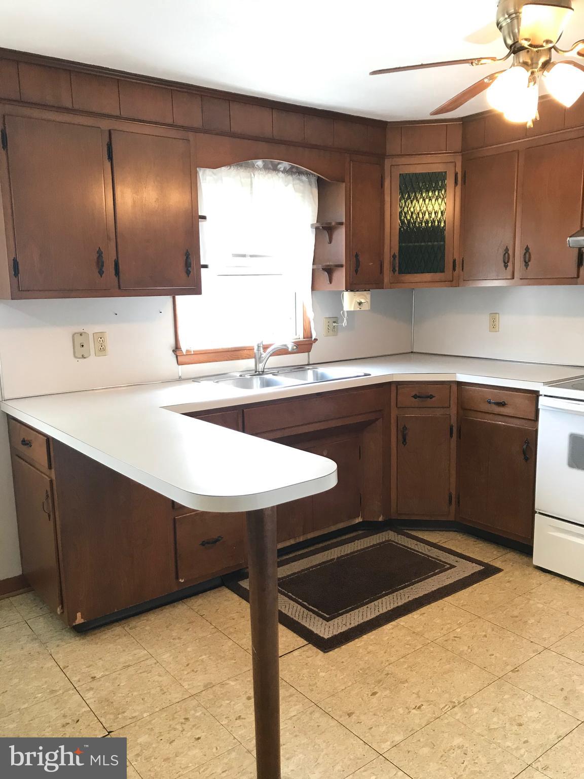 205 Filbert Street Hanover, PA 17331 - Photo 30 of 47 Eat-in Kitchen