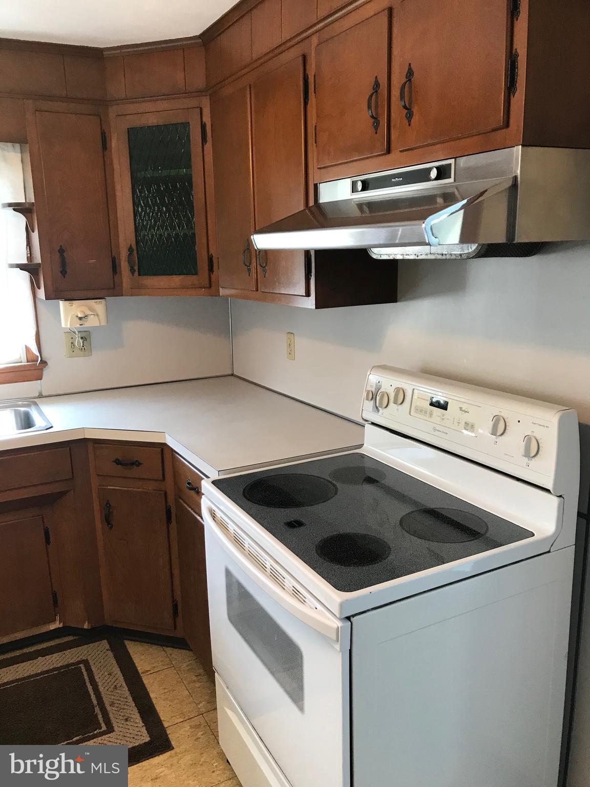 205 Filbert Street Hanover, PA 17331 - Photo 31 of 47 Eat-in Kitchen